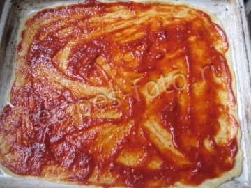 Пицца с колбасой и солеными огурцами в духовке в домашних условиях