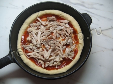 Пицца с курицей и кукурузой. Тесто на дрожжах