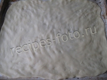 Пицца с ветчиной, сыром и помидорами