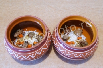 Плов со свининой в горшочке