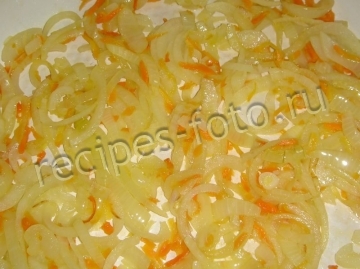 Почки говяжьи в сливочном соусе с луком и морковью