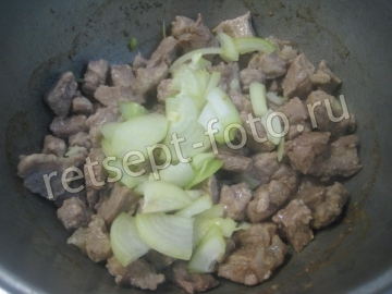 Подлива из свинины с морковью и луком