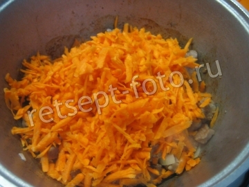 Подлива из свинины с морковью и луком