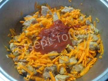Подлива из свинины с морковью и луком