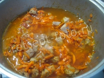 Подлива из свинины с морковью и луком