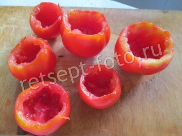 Помидоры фаршированные яйцом и сыром