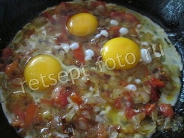 Помидоры фаршированные яйцом и сыром