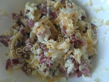 Помидоры фаршированные сыром и колбасой
