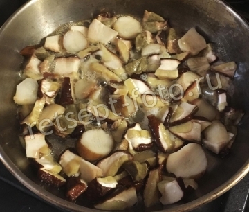 Постные щи с белыми грибами и квашеной белокочанной капустой