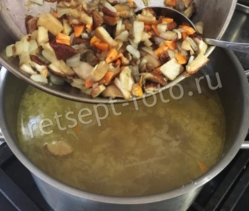 Постные щи с белыми грибами и квашеной белокочанной капустой