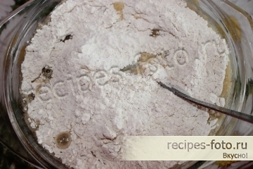 Праздничный кекс с изюмом и апельсиновым соком в духовке