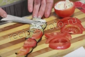 Праздничные тарталетки с баклажанами, сыром и помидорами