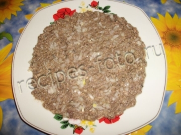 Праздничный салат Инь - Янь с икрой и шпротами