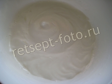Праздничный торт с черносливом и сметаной
