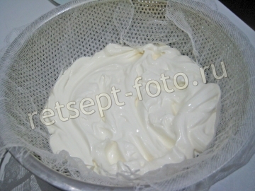 Праздничный торт с черносливом и сметаной