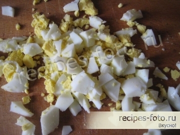 Простой картофельный салат с пекинской капустой и яйцом