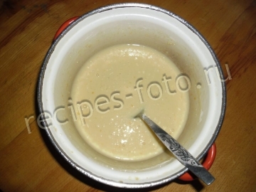 Простой пирог с абрикосами на молоке (шарлотка)