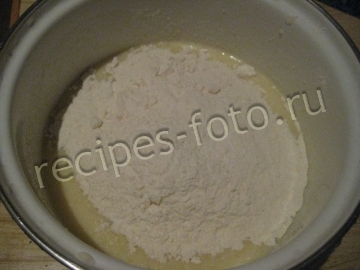 Простой пирог с грушами на кефире