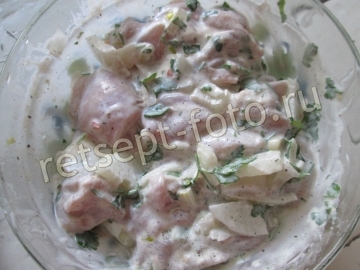 Простой пирог с курицей из тонкого теста
