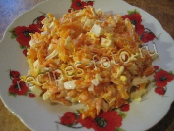 Простой салат из вареной моркови с сыром