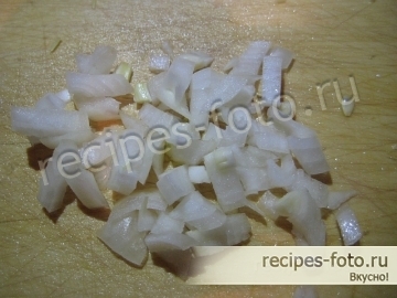Простой салат с горошком и огурцами на скорую руку