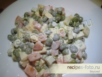 Простой салат с сыром и яйцом без мяса