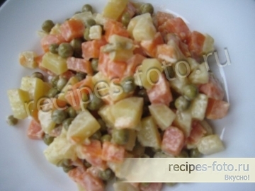 Простой вкусный овощной салат с горошком без мяса и без яиц
