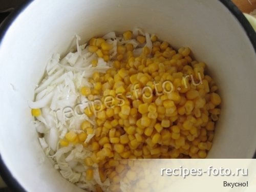 Салат с пекинской капустой и кукурузой