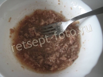 Простые бутерброды с печенью трески и сливочным маслом