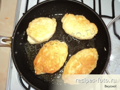 Жареные пирожки с капустой