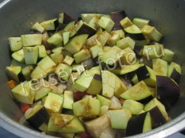 Рагу с мясом, баклажанами и капустой