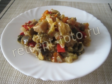 Рагу с мясом, баклажанами и капустой