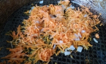 Рассольник с огурцами, уткой и фасолью