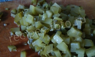Рассольник с огурцами, уткой и фасолью