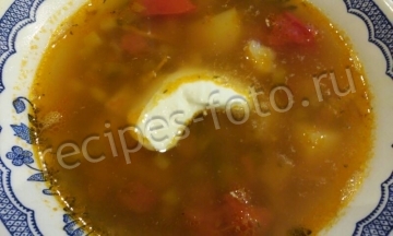 Рассольник с огурцами, уткой и фасолью