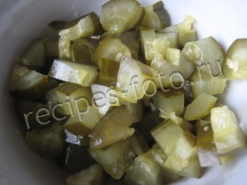 Рассольник с плавленым сыром и солеными огурцами