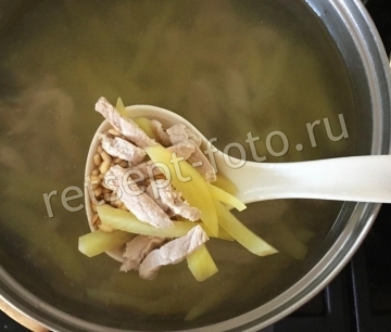 Рассольник со свининой и перловкой