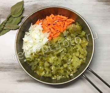 Рассольник со свининой и перловкой