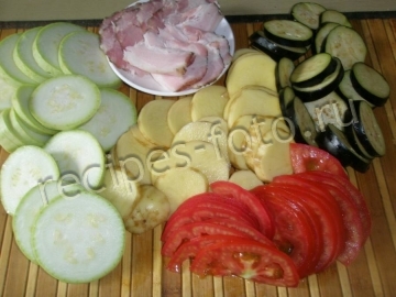 Рататуй с беконом и сыром
