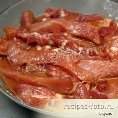 Мясо с ананасами в кисло-сладком соусе