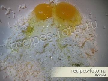 Сырники из творога с изюмом
