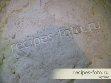 Сырники из творога с изюмом
