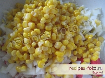 Салат с крабовыми палочками и рисом