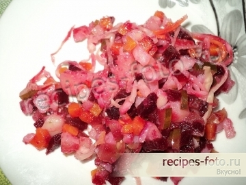 Винегрет с квашеной капустой и солеными огурцами