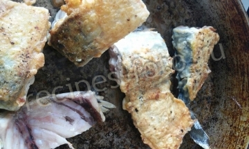 Рыба жареная в муке и яйце