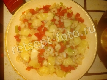 Рис с креветками и ананасами