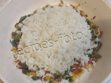 Рис с овощами и яйцом