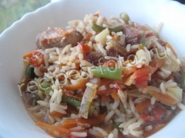 Рис с замороженными овощами и мясом
