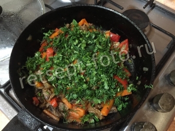 Рисовая лапша с говядиной и овощами