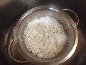 Рисовая лапша с говядиной и овощами